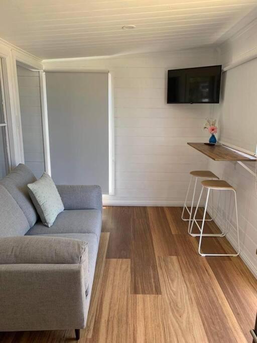 The Wandering Duck - Heritage Tiny House Strahan Exterior photo